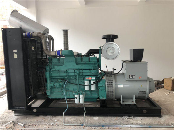 錢先先訂購550KW重慶康明斯機組配英格電機